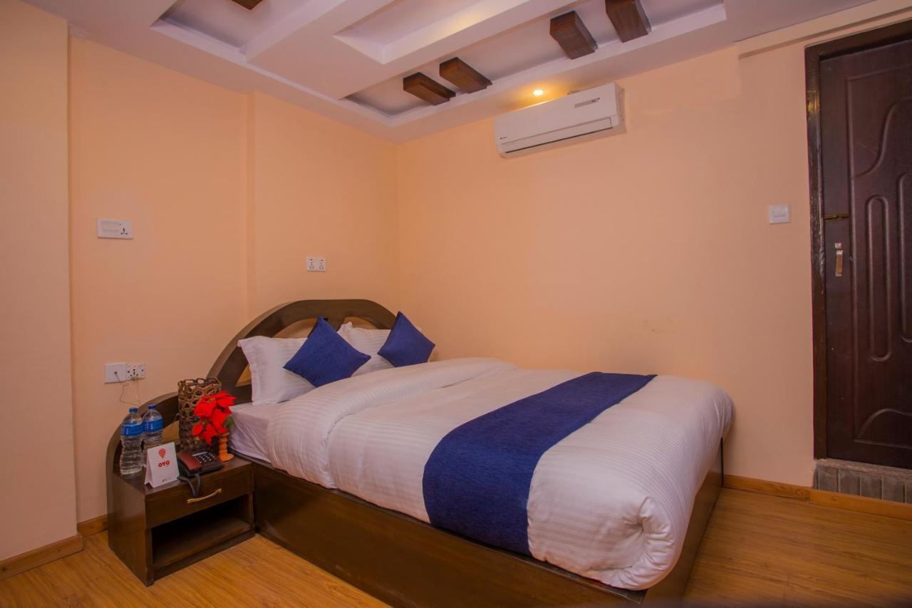 Oyo Hotel Antique Kutty Катманду Екстериор снимка