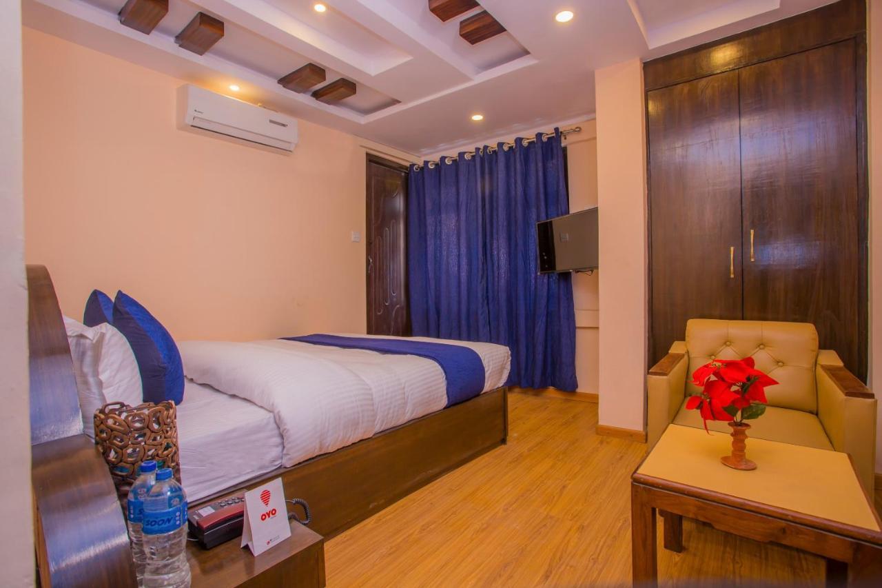 Oyo Hotel Antique Kutty Катманду Екстериор снимка