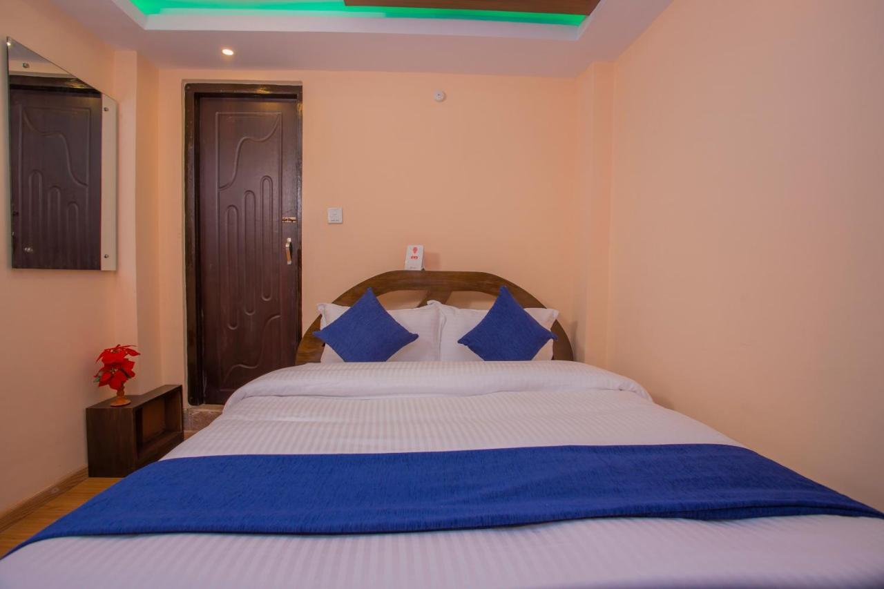 Oyo Hotel Antique Kutty Катманду Екстериор снимка