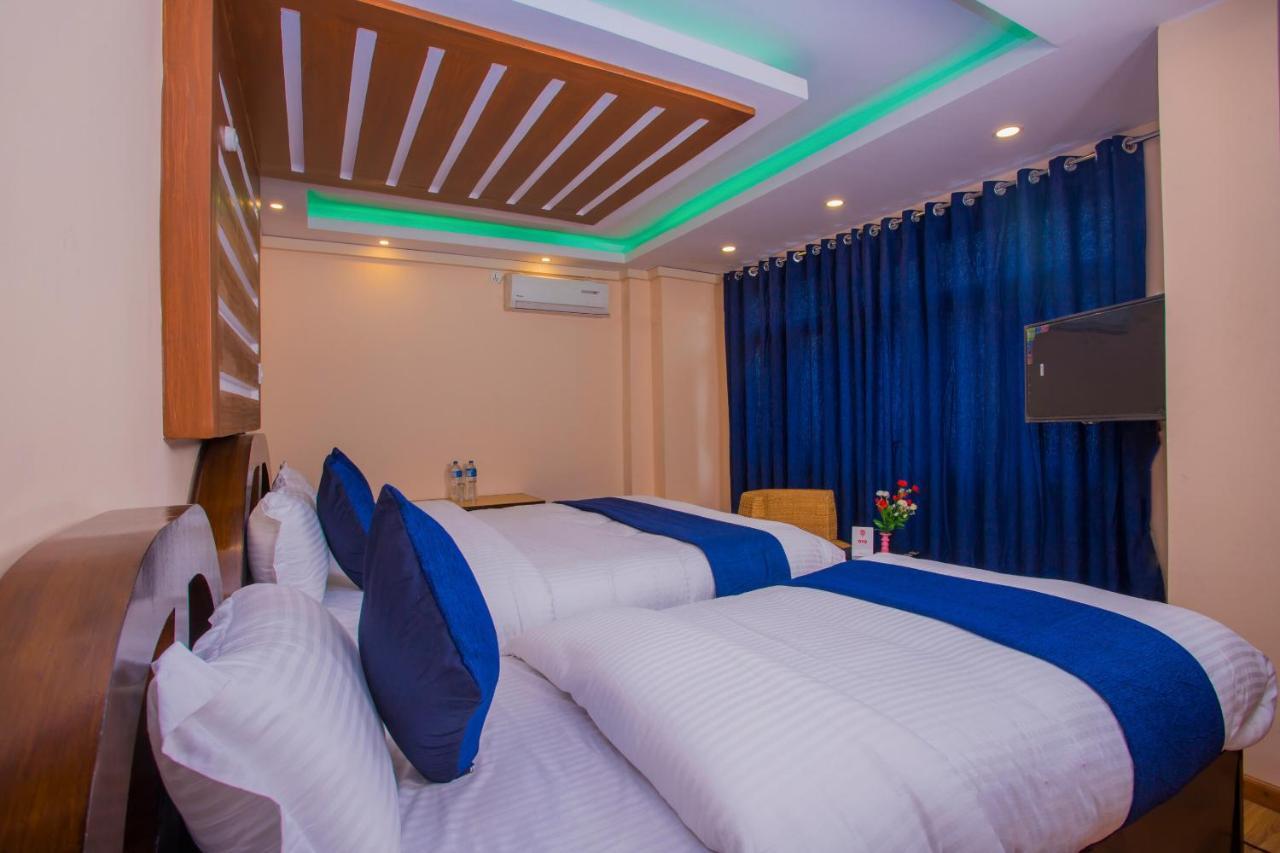Oyo Hotel Antique Kutty Катманду Екстериор снимка