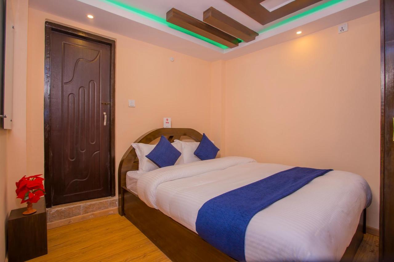 Oyo Hotel Antique Kutty Катманду Екстериор снимка