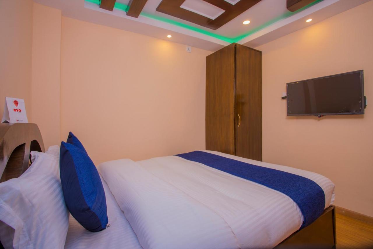 Oyo Hotel Antique Kutty Катманду Екстериор снимка